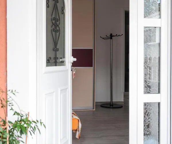 Ovcica With Terrace In イゾラ